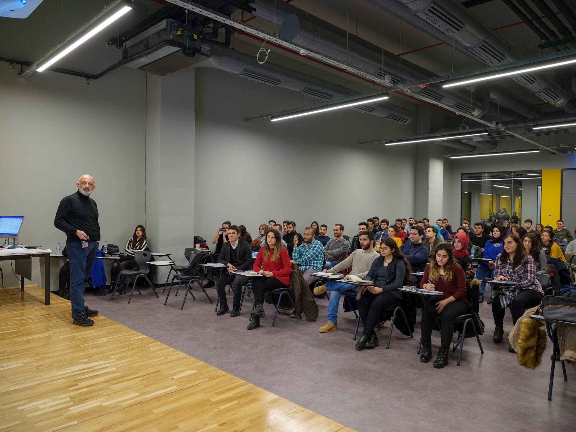 جامعة إسطنبول نيشانتاشي