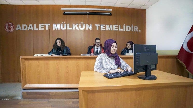 جامعة اسطنيول يني يوز يل