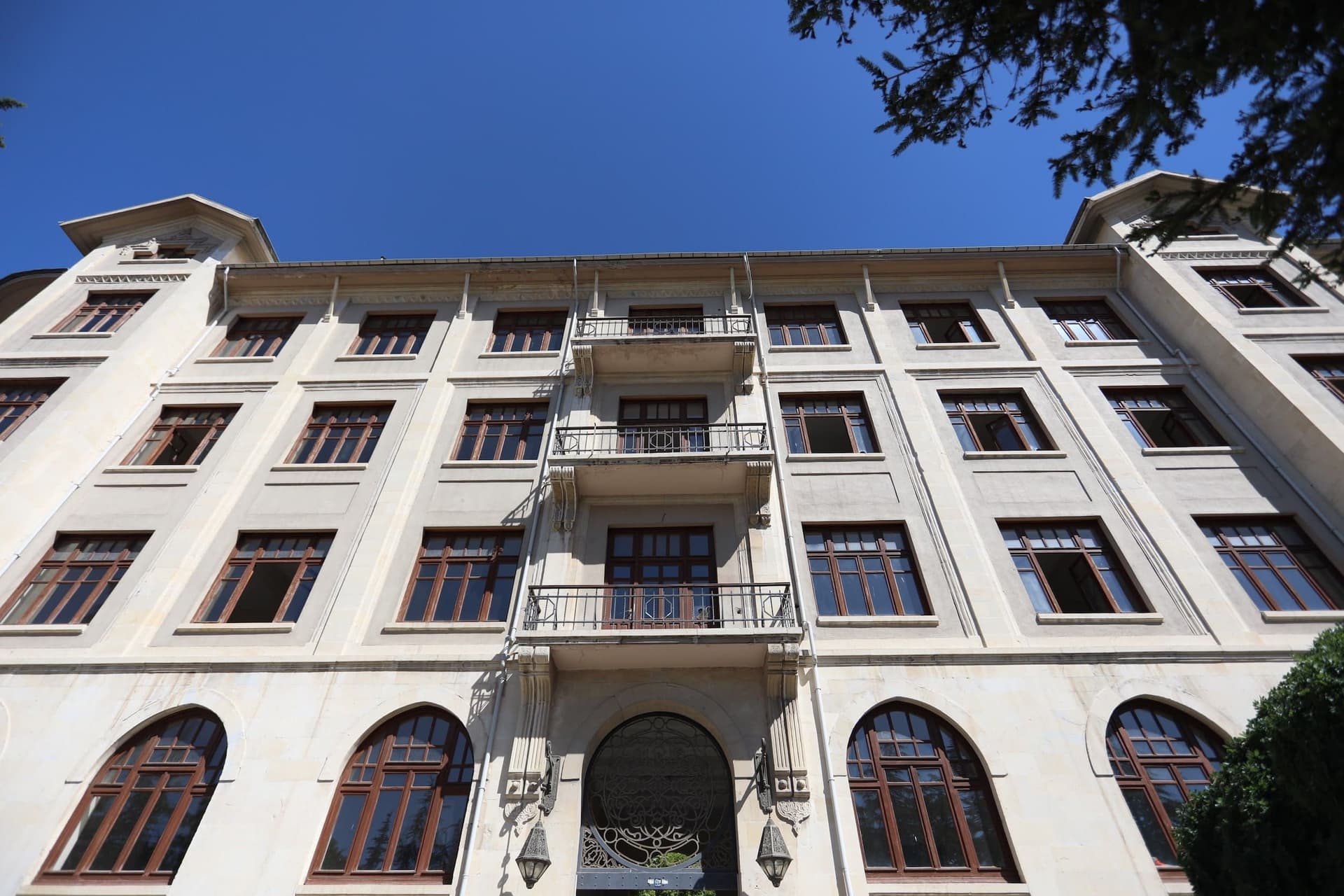 جامعة انقرة ميدبول