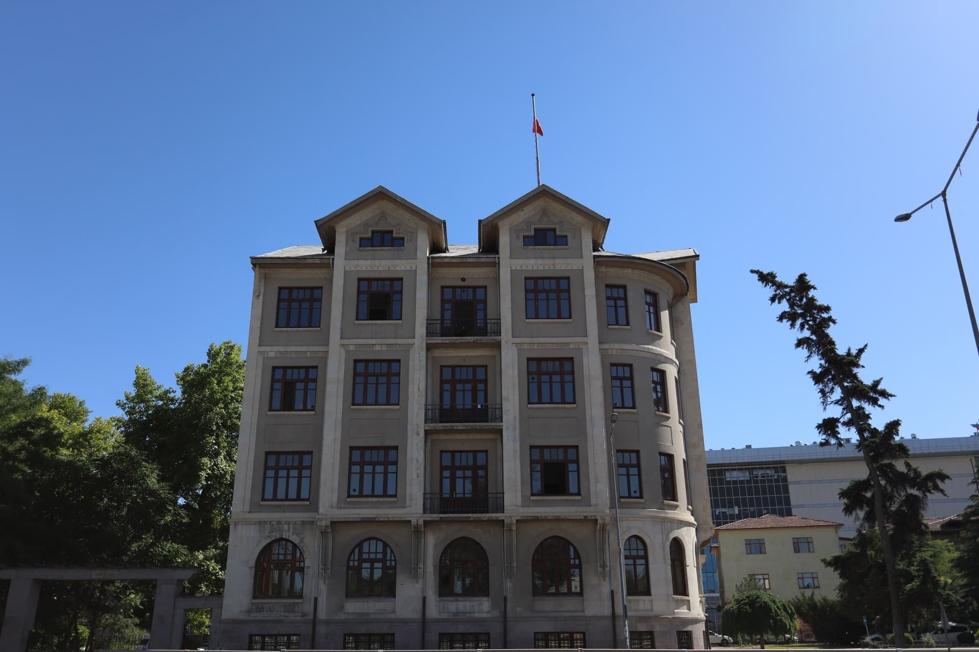 جامعة انقرة ميدبول