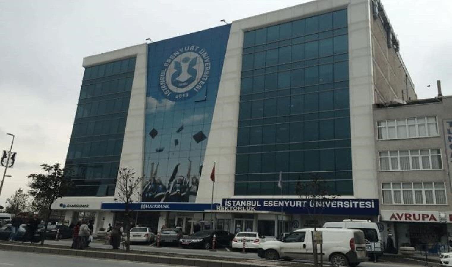 جامعة اسطنبول اسنيورت