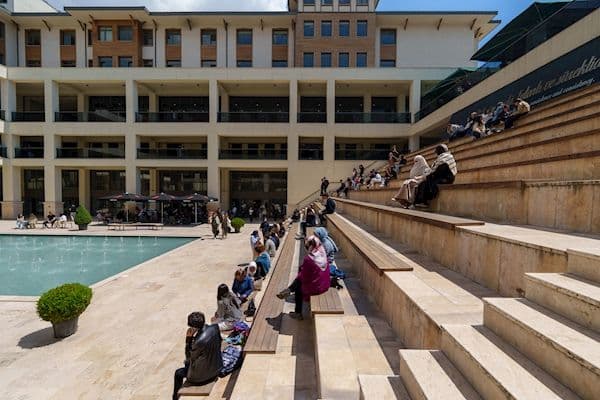 جامعة بيروني