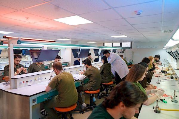 جامعة بيروني